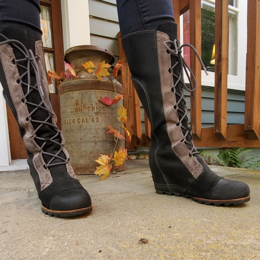 Sorel Mid Rise Lace Up Boots